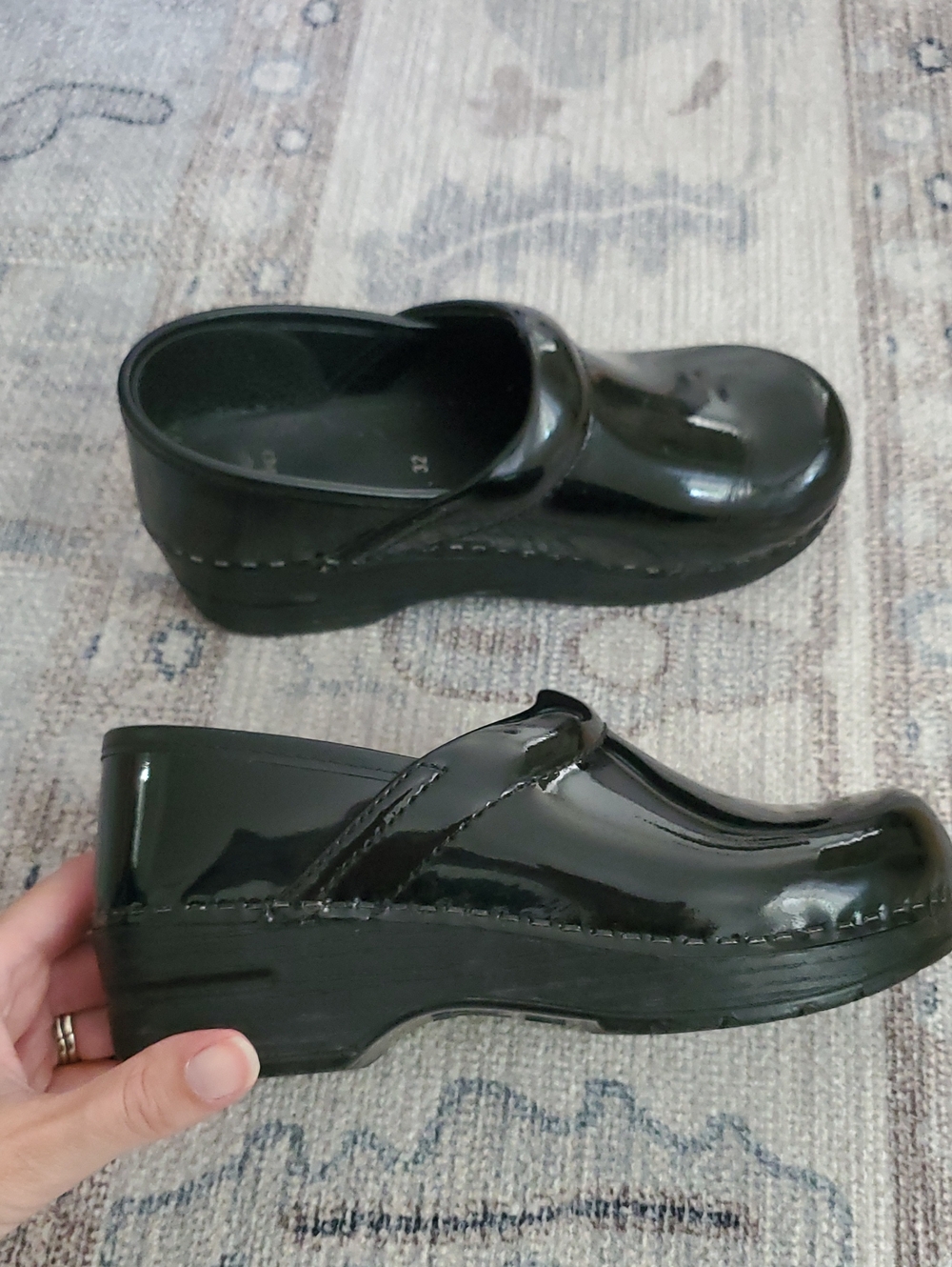 Dansko Kids Black Shiny Patent Leather Slip-on Clogs Shoes Sz32